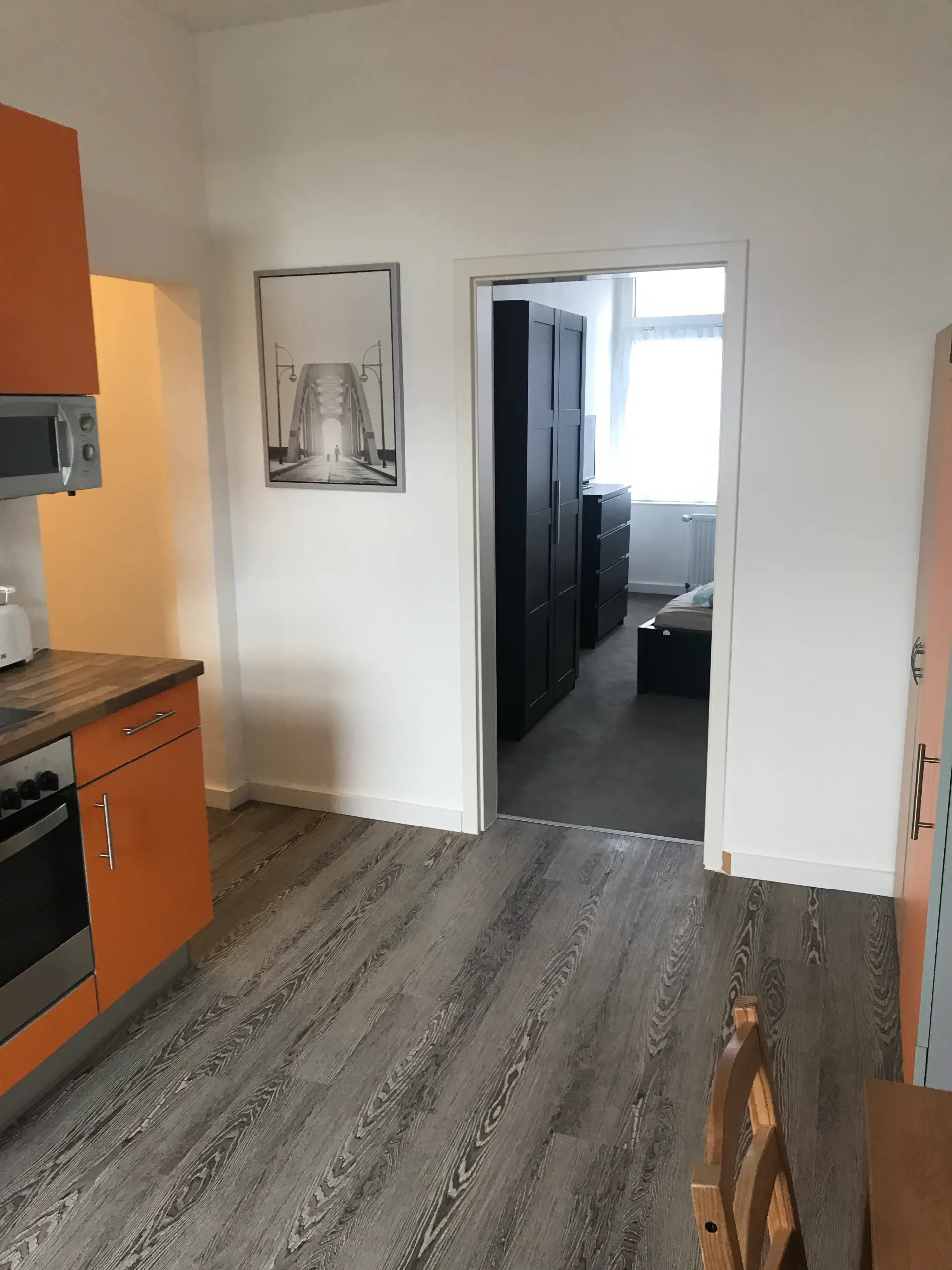 Küche mit Blick in den Schlafbereich