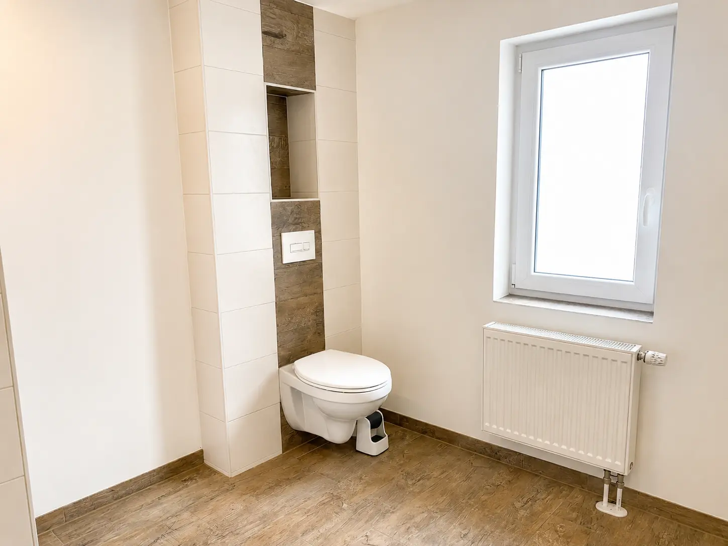 Separates WC mit Fenster